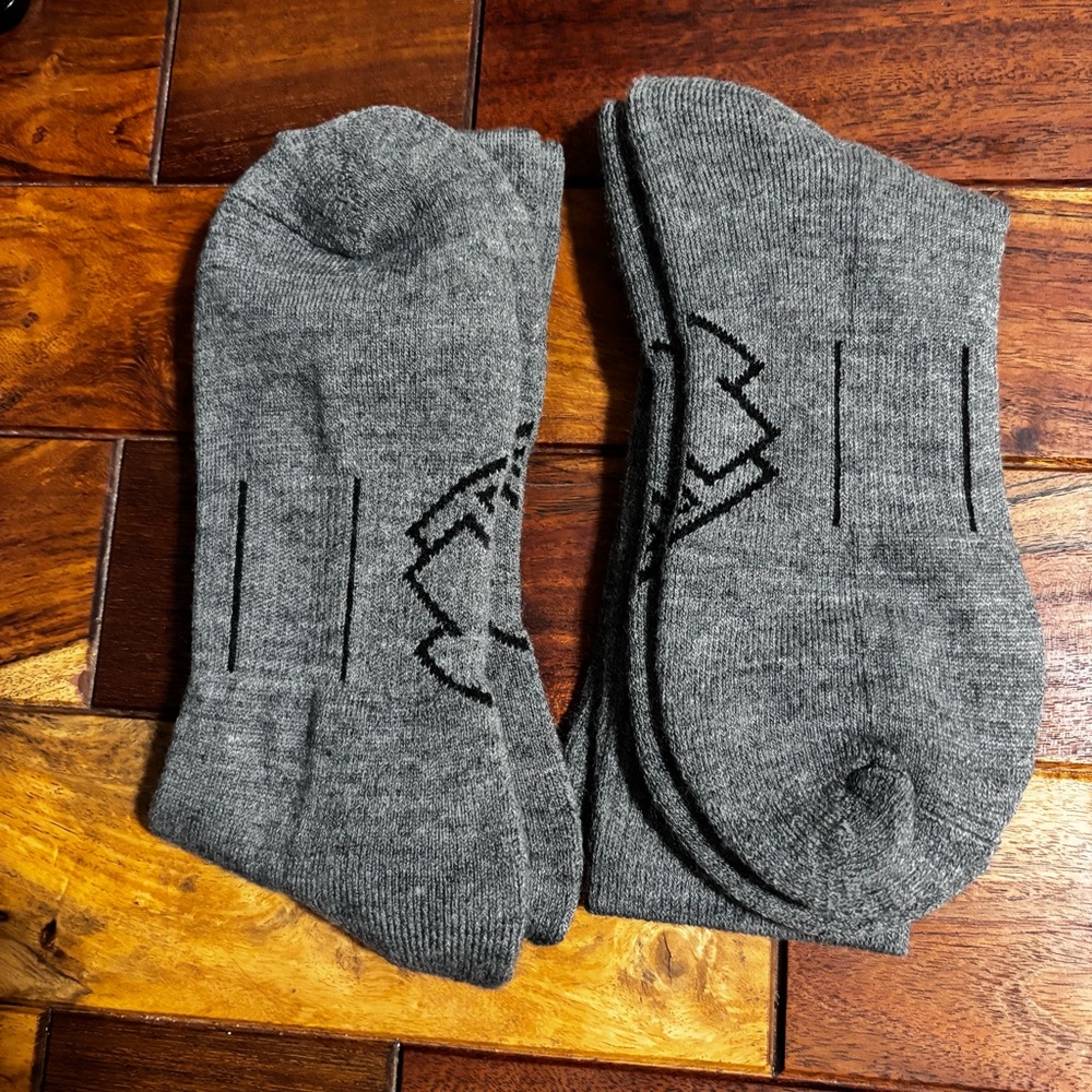 US 10-13 - 2 pairs 85% merino wool hiking socks